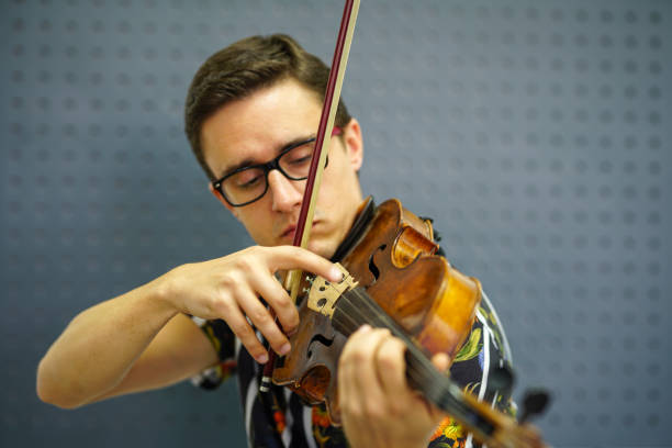 istock Musician playing violin with Pizzicato technique 1182843082