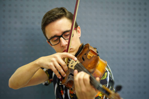 istock Musician playing violin with Pizzicato technique 1182843089