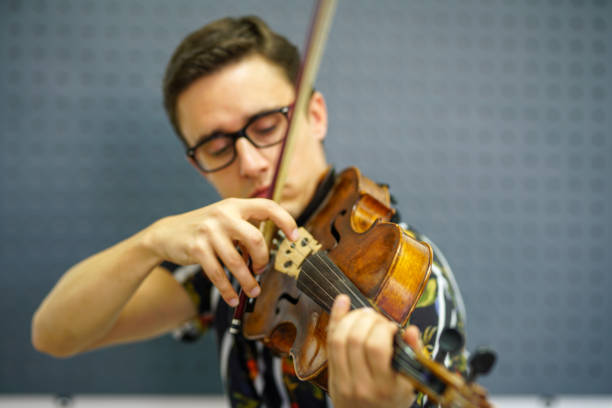 istock Musician playing violin with Pizzicato technique 1182843113