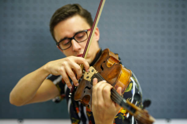 istock Musician playing violin with Pizzicato technique 1182843128