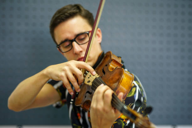 istock Musician playing violin with Pizzicato technique 1182843136