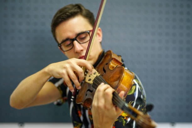 istock Musician playing violin with Pizzicato technique 1182843159