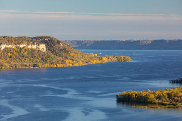 istock Mississippi River In Autumn 1182843470