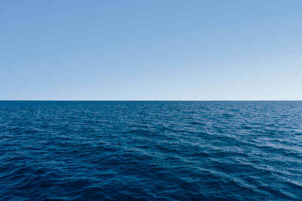 istock Seascape with sea horizon 1182869250