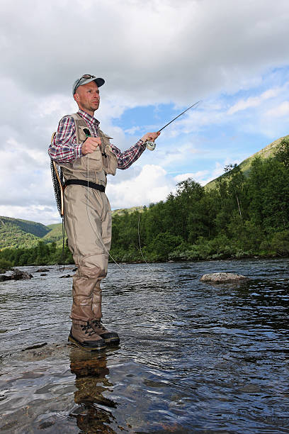 fly-fisher - wading vertical water sport recreational pursuit photos et images de collection