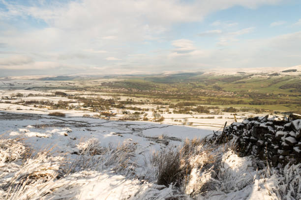 istock Snow on Rombalds moor. Yorkshire 1182883982