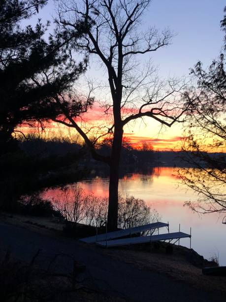 istock Winter Sunrise over Lake Lansing 1182894895