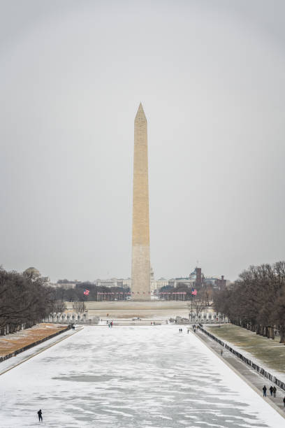 istock View on washington monument at winter 1182903158
