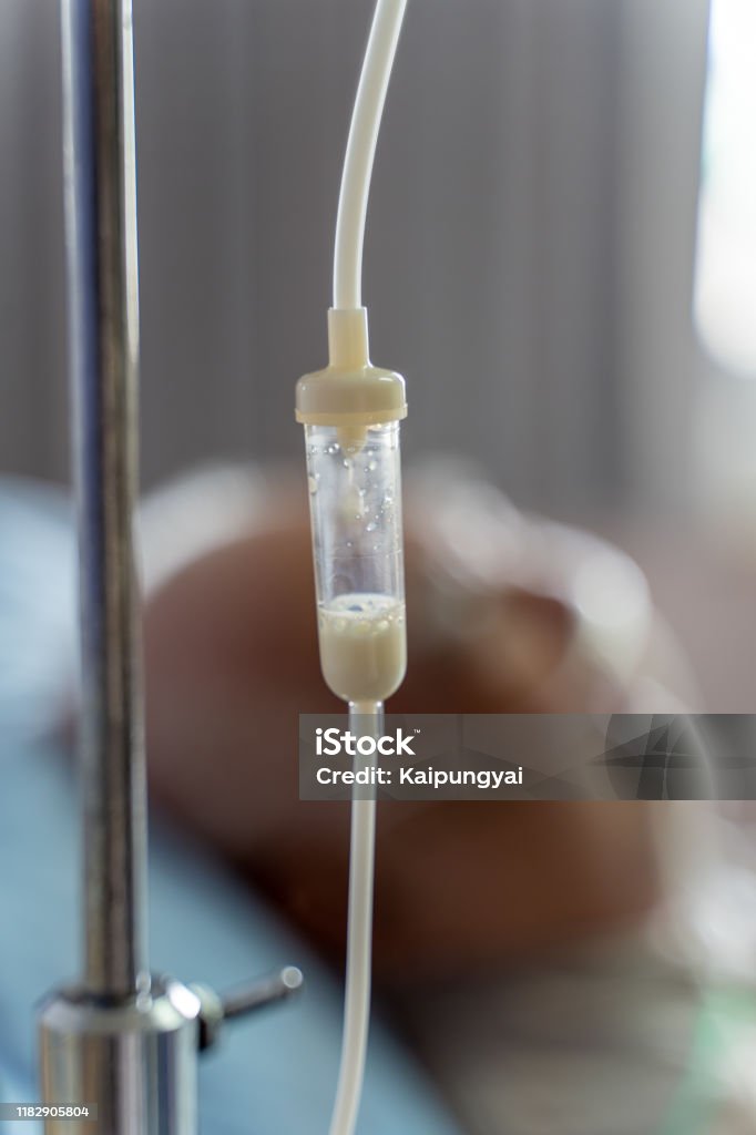 Nutrición Parenteral En El Pabellón Del Hospital Foto de stock y más banco de imágenes de Comida sana - Comida sana, Alimentar, Paciente - iStock Nutrición Parenteral En El Pabellón Del Hospital Foto de stock y más banco de imágenes de Comida sana - Comida sana, Alimentar, Paciente - iStock