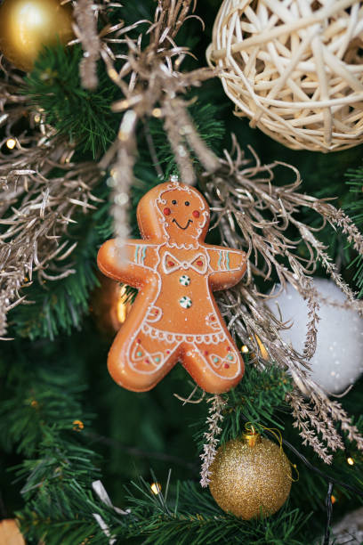 istock Gingerbread man sa a christmas ornament 1182925397