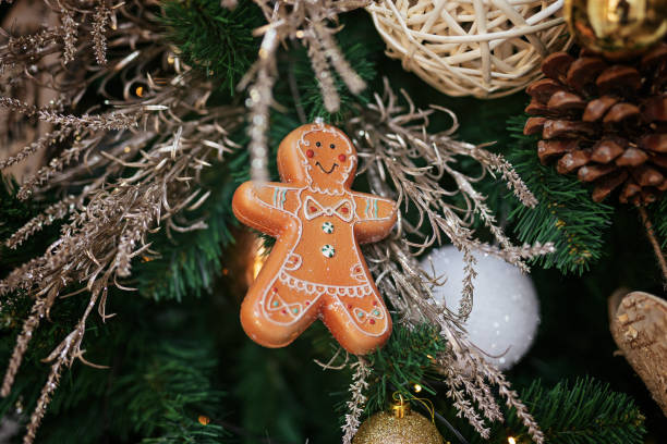 istock Gingerbread man sa a christmas ornament 1182925399
