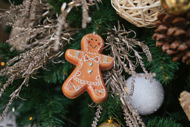 istock Gingerbread man sa a christmas ornament 1182925412