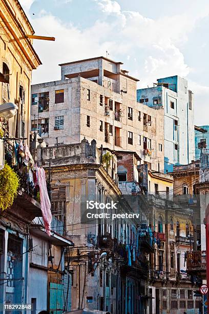 Straßen Von Havanna Stockfoto und mehr Bilder von Altstadt von Havanna - Altstadt von Havanna, Armut, Außenaufnahme von Gebäuden