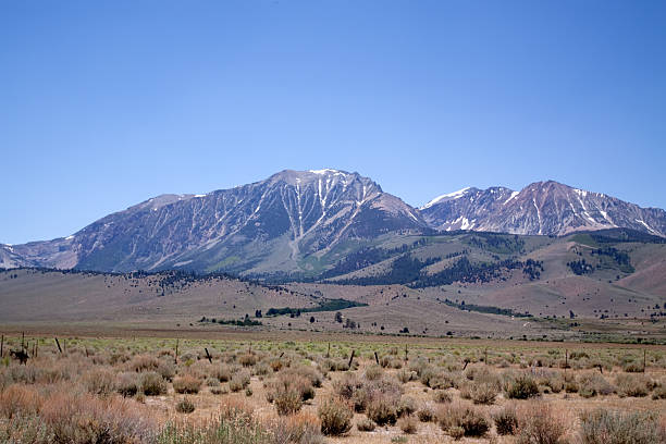 istock Sierra Nevada mountains with little snow 118292978