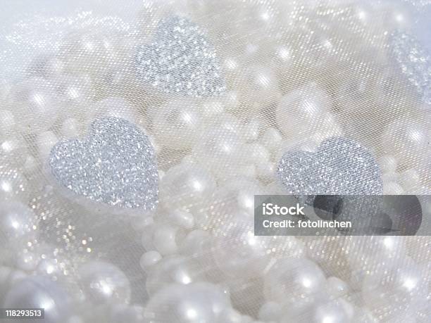 Perlen Mit Herz Stockfoto und mehr Bilder von Bildhintergrund - Bildhintergrund, Eleganz, Farbbild