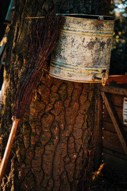 a beautiful traditional well - well fountain water pipe pipe imagens e fotografias de stock