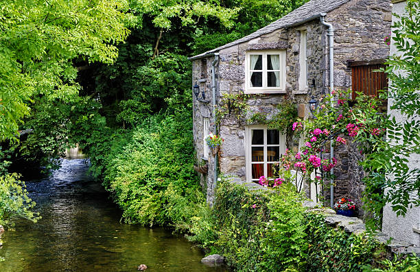 old english cottage no rio - cumbria - fotografias e filmes do acervo