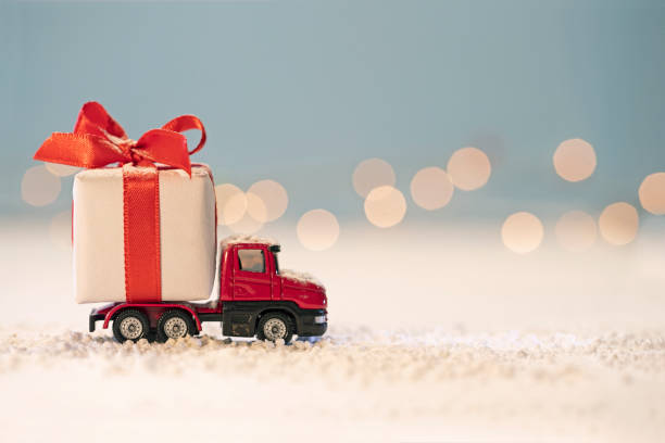 camion rosso con regalo - christmas red snow humor foto e immagini stock