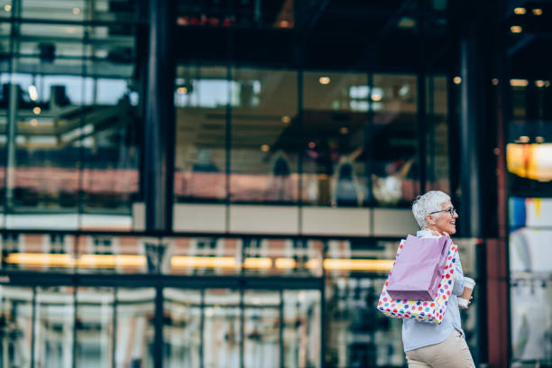 istock Shopping woman 1182951427
