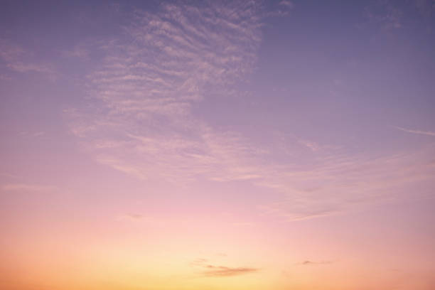 トワイライトパープルとゴールデンスカイ - sky sunrise day vibrant color ストックフォトと画像