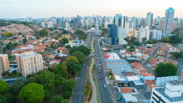 istock North/South Avenue Campinas-SP 1182960530