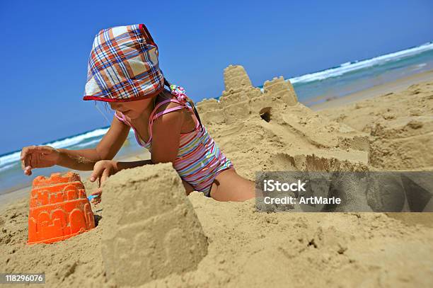 Foto de Férias Na Praia e mais fotos de stock de 6-7 Anos - 6-7 Anos, Acampamento de Férias, Areia