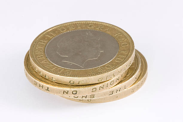 dos monedas libra - two pound coin fotografías e imágenes de stock