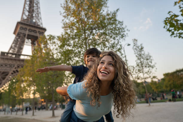 happy mother and son traveling to paris - family tourist europe vacations imagens e fotografias de stock