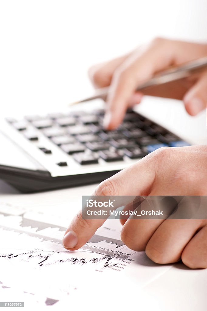 Analisando dados financeiros - Foto de stock de Apontar - Sinal Manual royalty-free