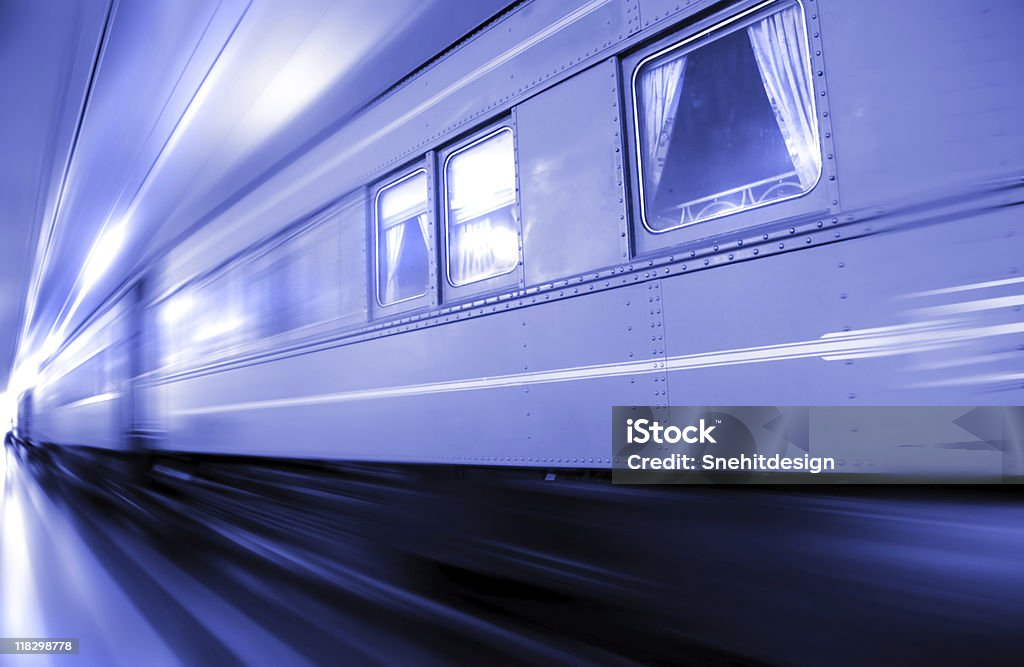 빠르게 움직이는 열차 - 로열티 프리 거리 스톡 사진