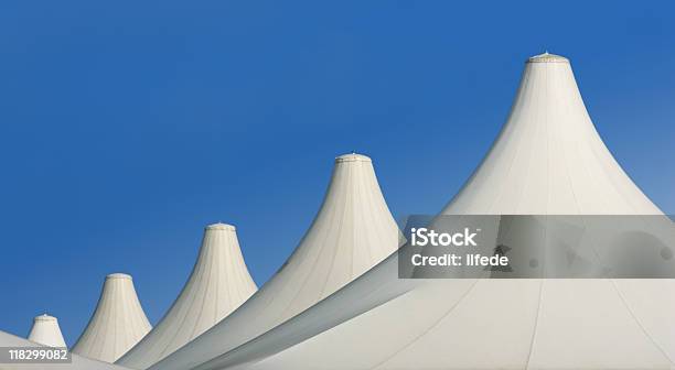 Weißen Zelt Dächer Stockfoto und mehr Bilder von Dach - Dach, Festzelt, Architektur