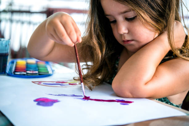 istock Little girl paiting 1183009574