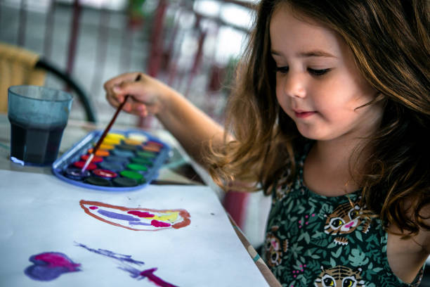 istock Little girl paiting 1183009585