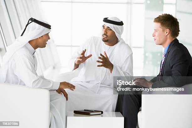 Foto de Reunião De Negócios e mais fotos de stock de Reunião de negócios - Reunião de negócios, Sudoeste Asiático - Etnia, Negócios