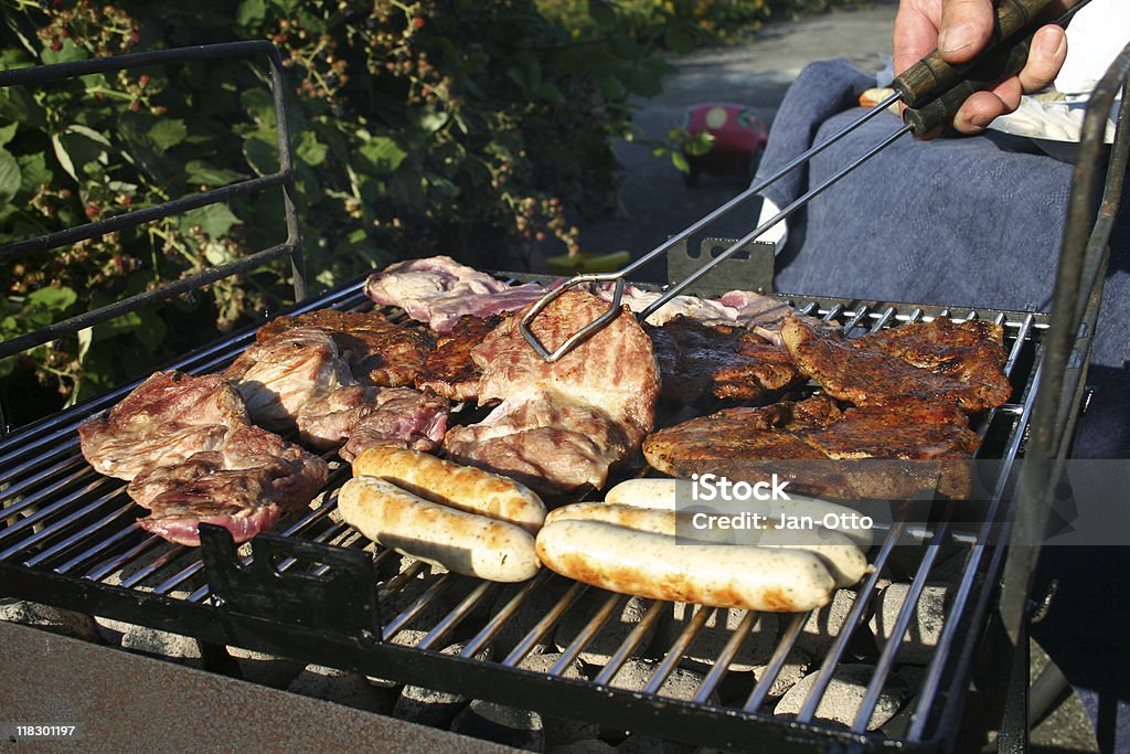 bbq grill mięsa na - Zbiór zdjęć royalty-free (Barbecue)