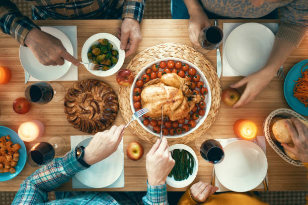szczęśliwy dzień dziękczynienia - thanksgiving dinner party turkey feast day zdjęcia i obrazy z banku zdjęć