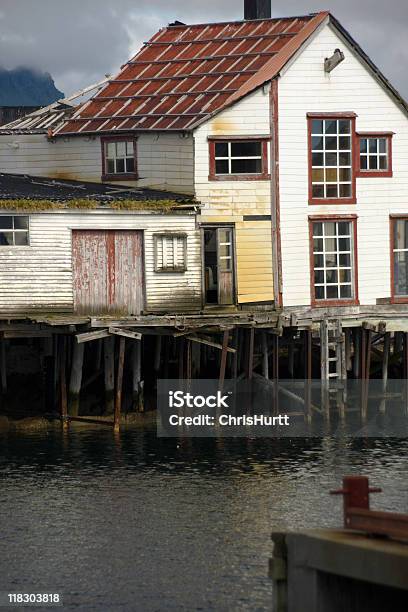 Vecchio Edificio Di Pesca Norvegese Lofton Norvegia - Fotografie stock e altre immagini di Acqua