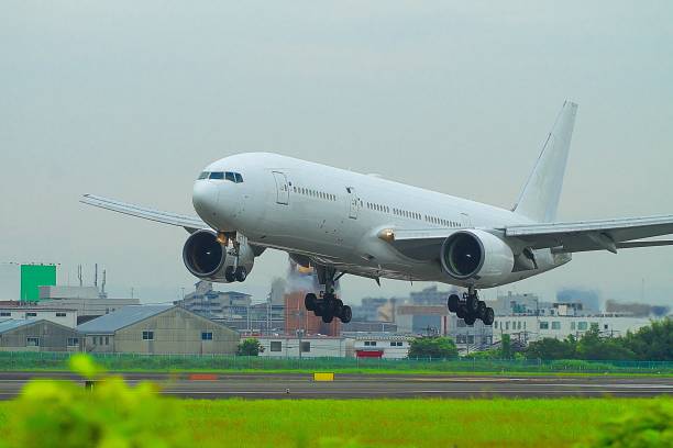 istock Japanese landscape811 airplane 1183046777