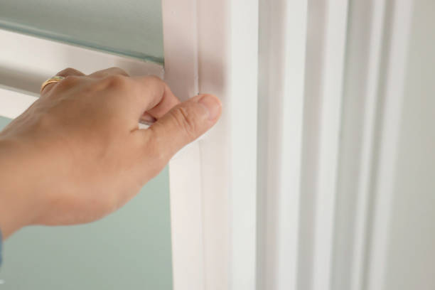 istock Hand on white door holder 1183062535