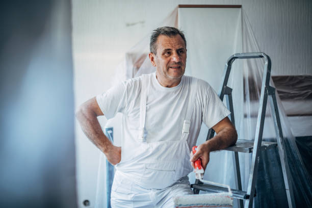 istock Painter in the livingroom 1183065953