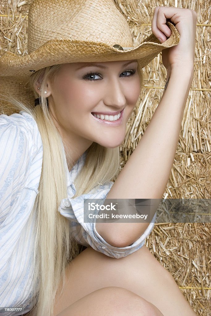 Loira bela Cowgirl - Foto de stock de Aba de chapéu royalty-free