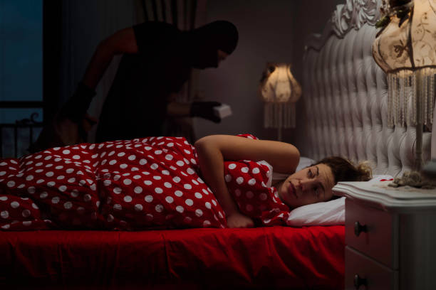 Bedroom, Jewelry, Women, Fear, Thief