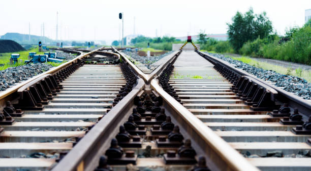 kolej obok kopalni węgla - railroad track direction choice transportation zdjęcia i obrazy z banku zdjęć