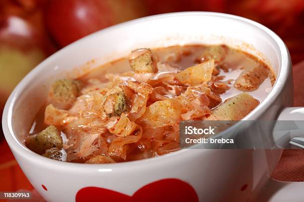 Zuppa Di Crauti Cavolo Rosso - Fotografie stock e altre immagini di Affamato - Affamato, Alimentazione sana, Antipasto