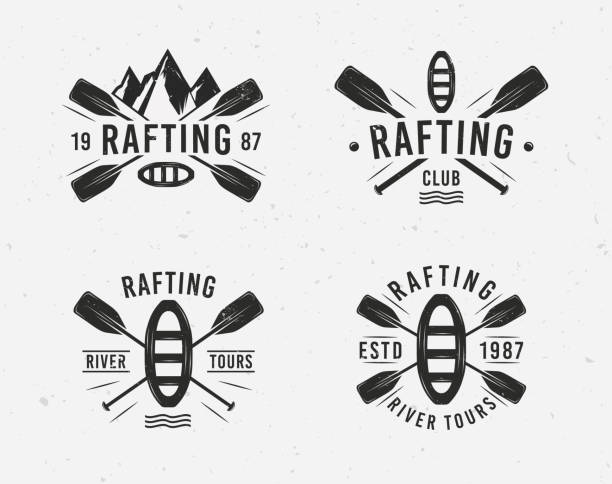 ilustraciones, imágenes clip art, dibujos animados e iconos de stock de logotipo de rafting con balsa, paletas cruzadas y siluetas de montaña. tipografía vintage. ilustración vectorial - rafting