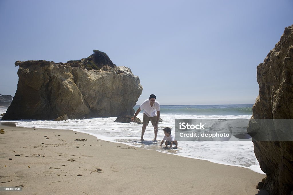 Vater und Sohn am Strand - Lizenzfrei Alge Stock-Foto