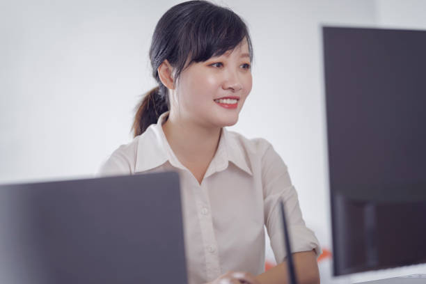 istock Business woman 1183110059
