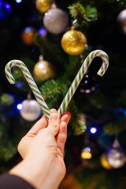 istock Decorated Christmas tree on blurred, sparkling background 1183114414