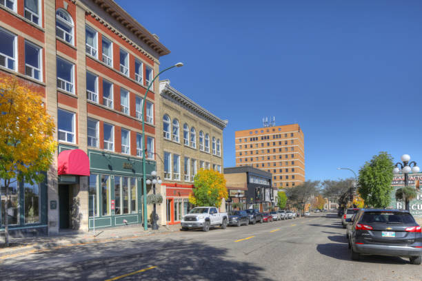 vista de la calle en brandon, manitoba, canadá - manitoba fotografías e imágenes de stock