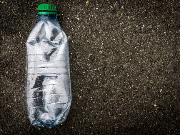 kunststoffflasche - compressed can crushed industry stock-fotos und bilder